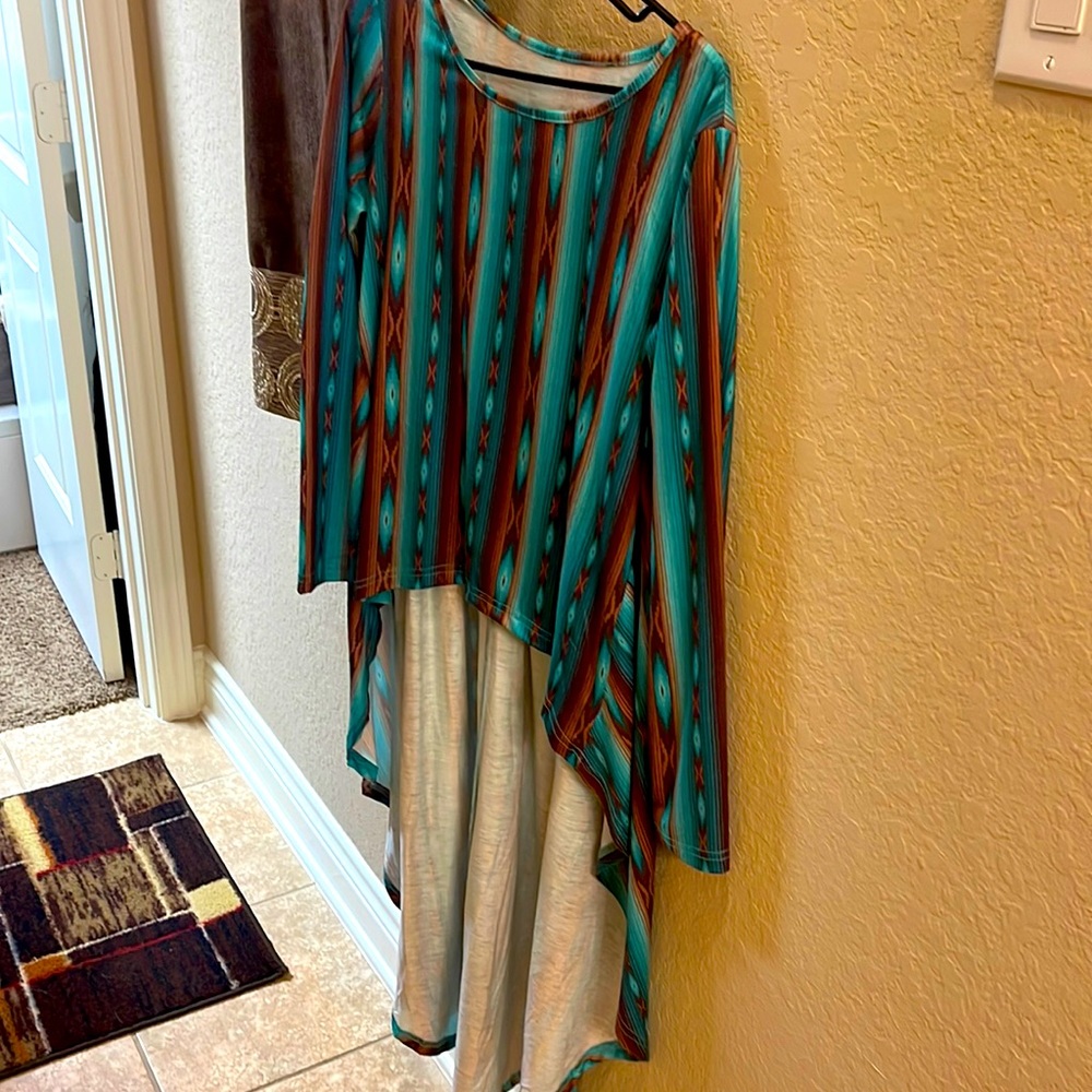 Dressy casual small top. Shorter front and long in back. Super cute!